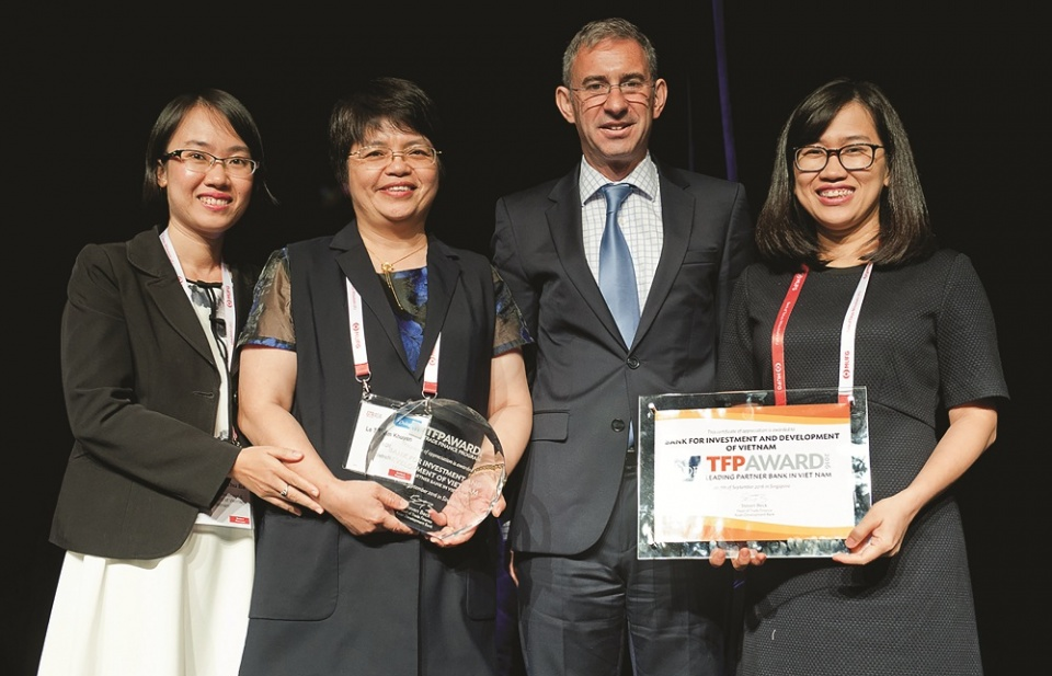 Gánh rủi ro cùng doanh nghiệp xuất khẩu