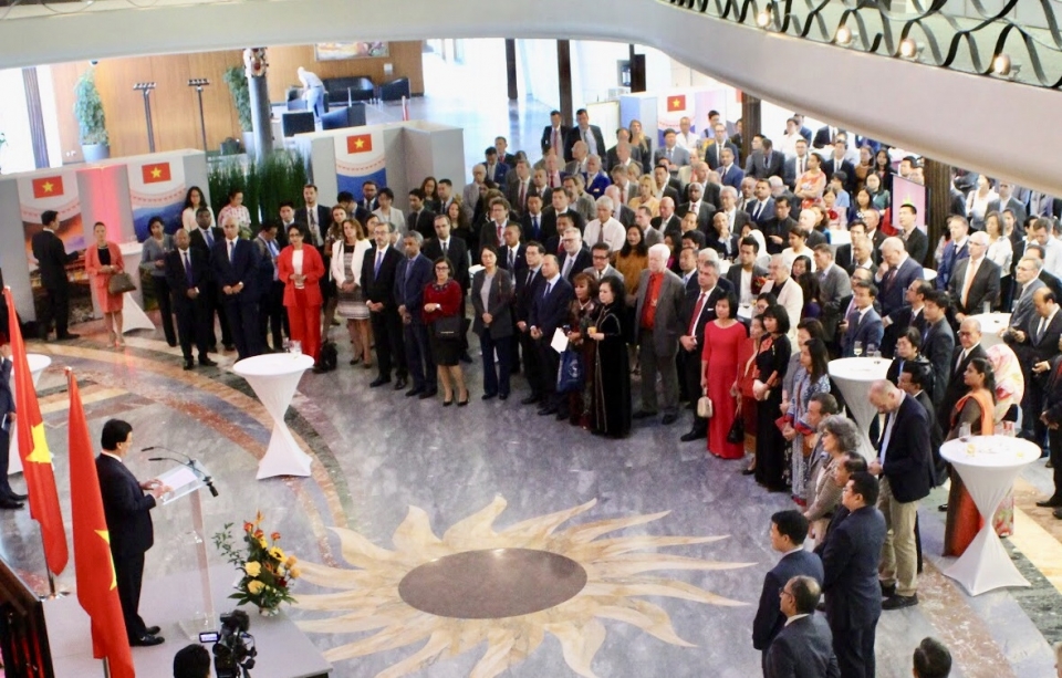 phai doan viet nam tai geneva ky niem 73 nam quoc khanh