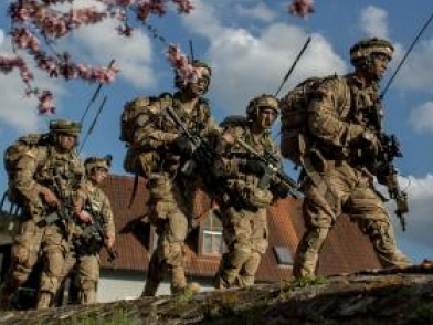 Anh hủy kế hoạch rút quân, Mỹ tăng quân số ở Đức