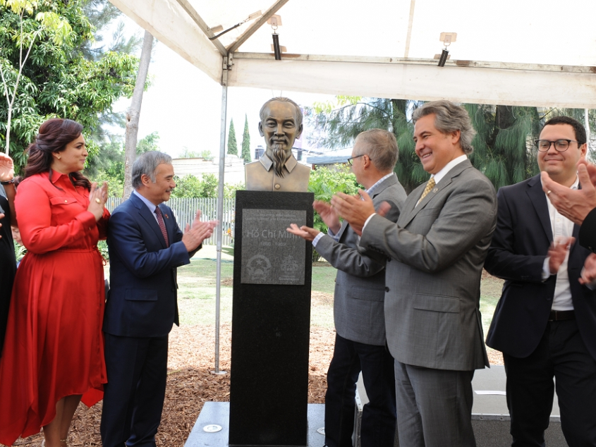 Khánh thành tượng Bác Hồ tại thành phố Guadalajara, Mexico