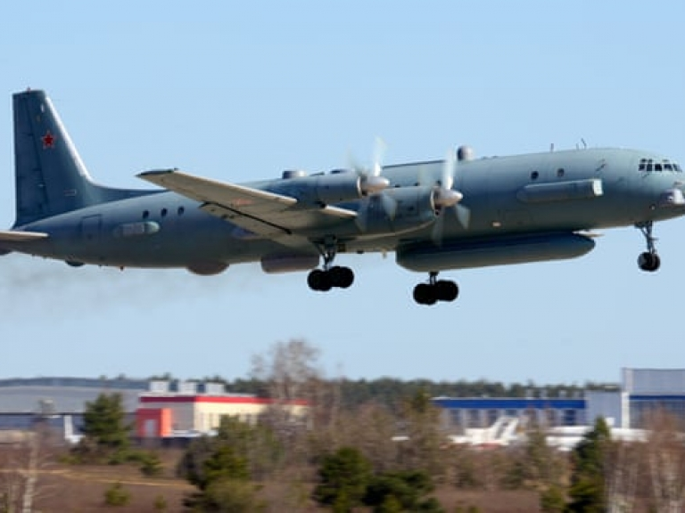 ​Máy bay quân sự của Nga bị trúng tên lửa của phòng không Syria