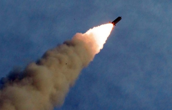 Vừa đề xuất nối lại đàm phán hạt nhân, Triều Tiên lại phóng 2 vật thể chưa xác định về phía Đông