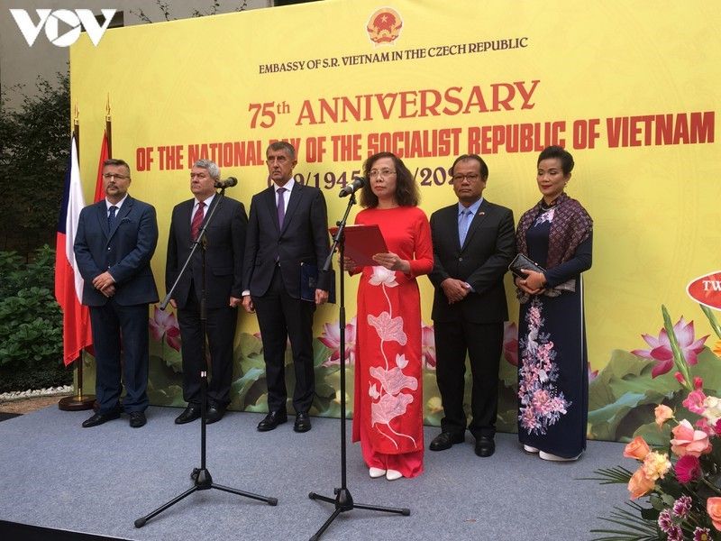 Long trọng tổ chức kỷ niệm 75 năm Quốc khánh tại Czech long-trong-to-chuc-ky-niem-75-nam-quoc-khanh-tai-czech