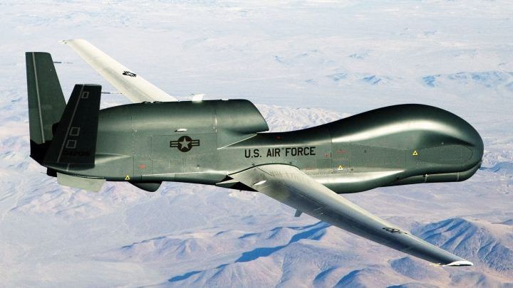 Máy bay do thám Mỹ thay Ukraine 'lượn' quanh bán đảo Crimea