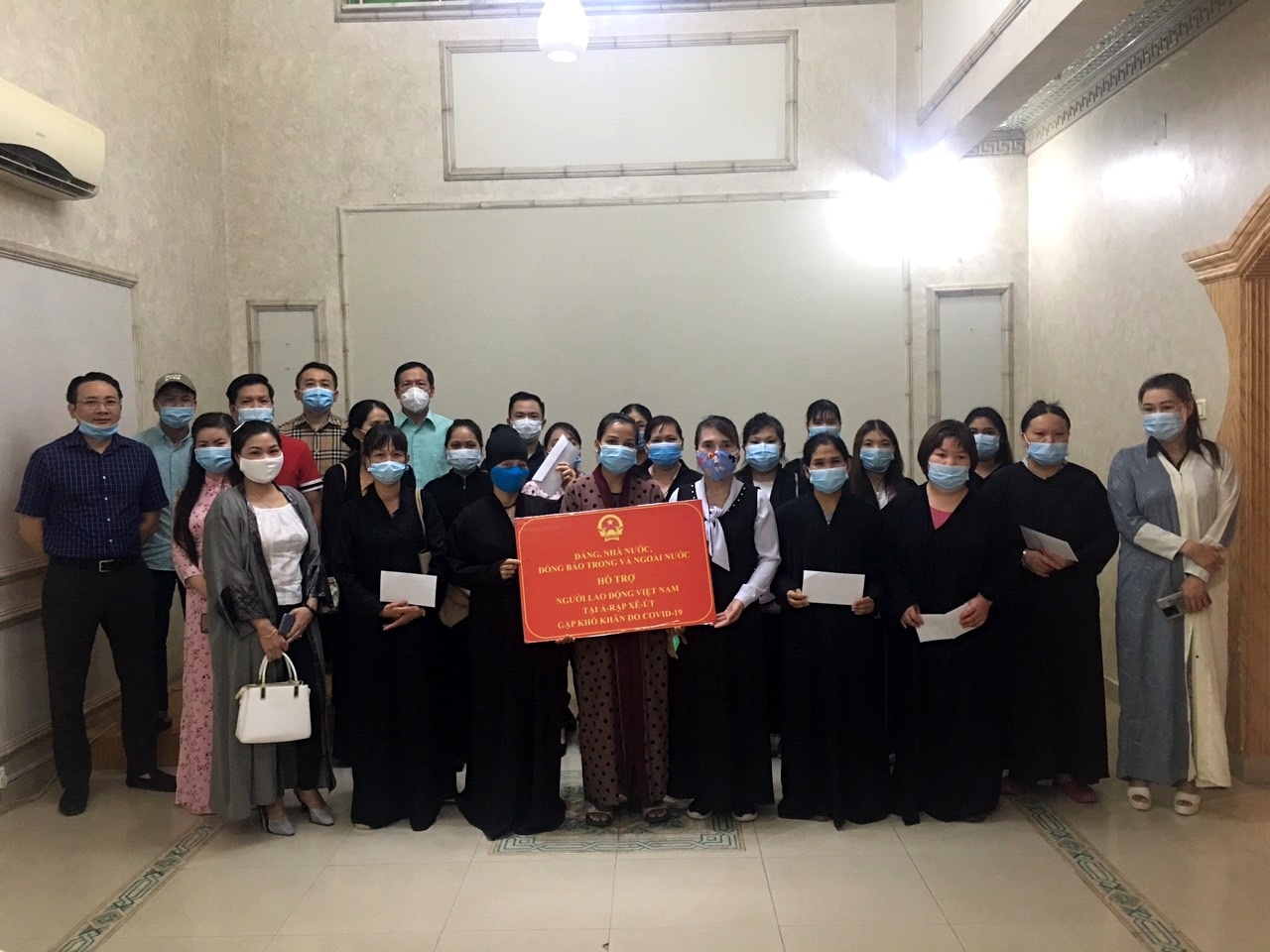 Đại sứ quán Việt Nam tại Saudi Arabia với nỗ lực 'không để ai ở lại phía sau' Đại sứ quán Việt Nam tại Saudi Arabia với nỗ lực 'không bỏ ai ở lại phía sau'