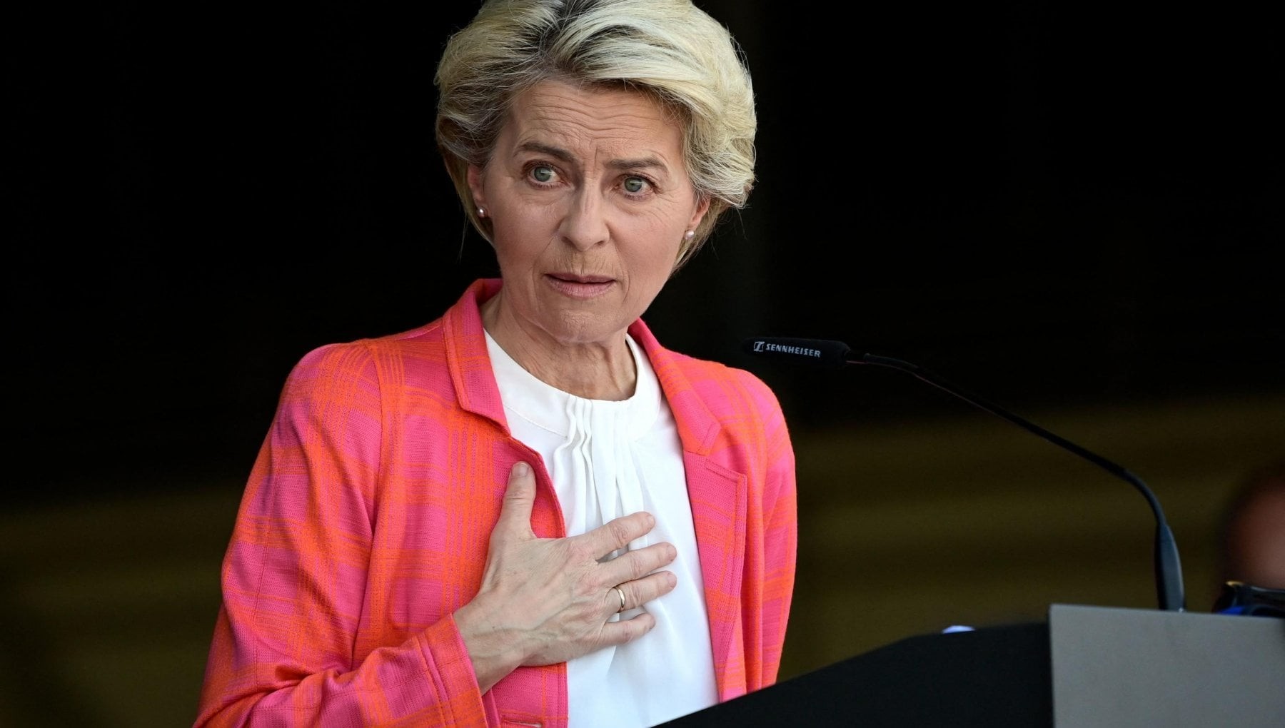 EU đòi công bằng cho Pháp, nói Paris bị cư xử theo cách không thể chấp nhận được