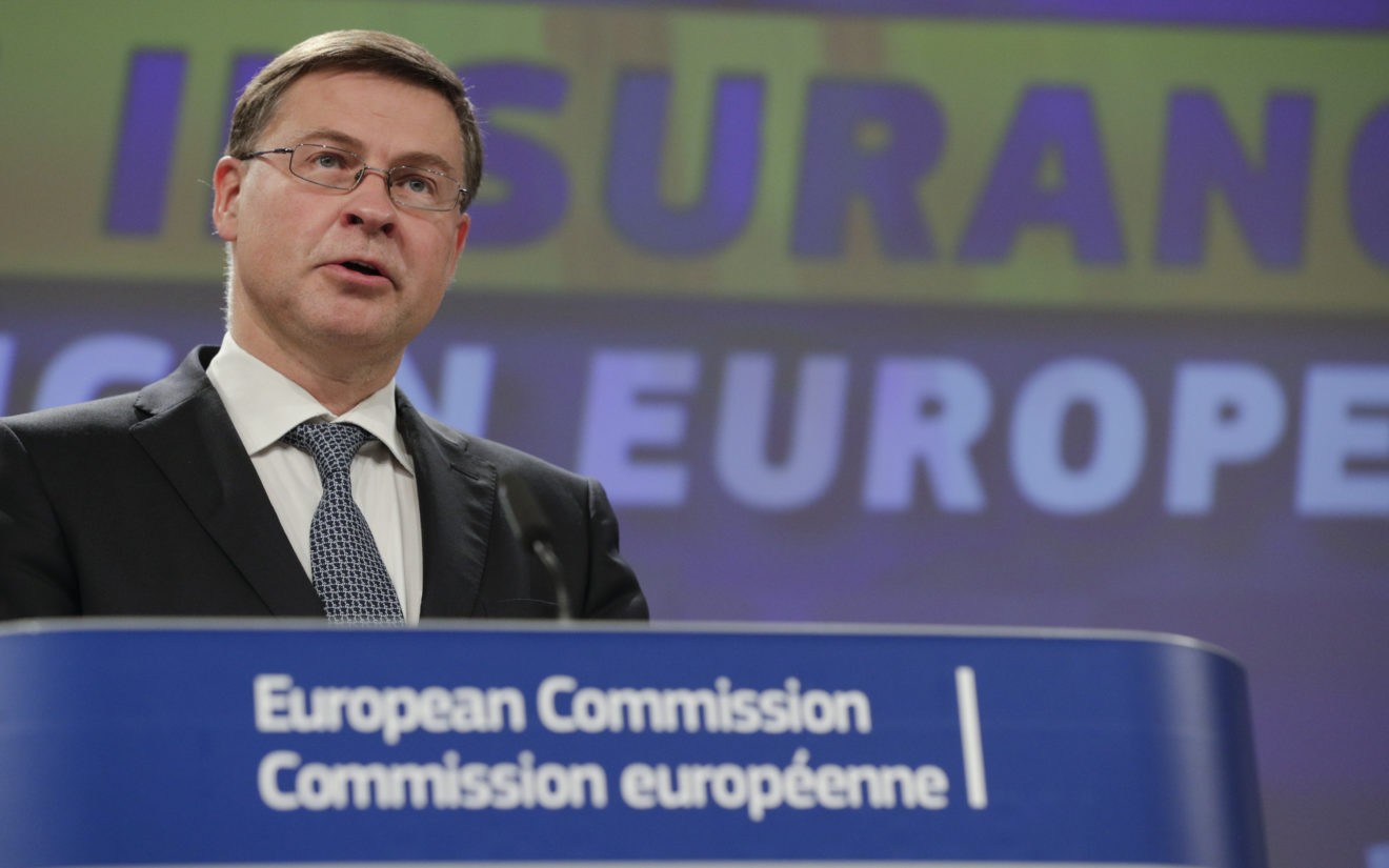 Valdis Dombrovskis. Ủy ban châu Âu thận trọng trong việc phản ứng với AUKUS, EU kêu gọi 'tin tưởng mạnh mẽ hơn' vào Mỹ. (Nguồn: EPA-EFE Valdis Dombrovskis. Ủy ban châu Âu thận trọng trong việc phản ứng với AUKUS, EU kêu gọi 'tin tưởng mạnh mẽ hơn' vào Mỹ. (Nguồn: EPA-EFE