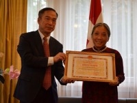 hai nhiem ky ngoai giao dang nho