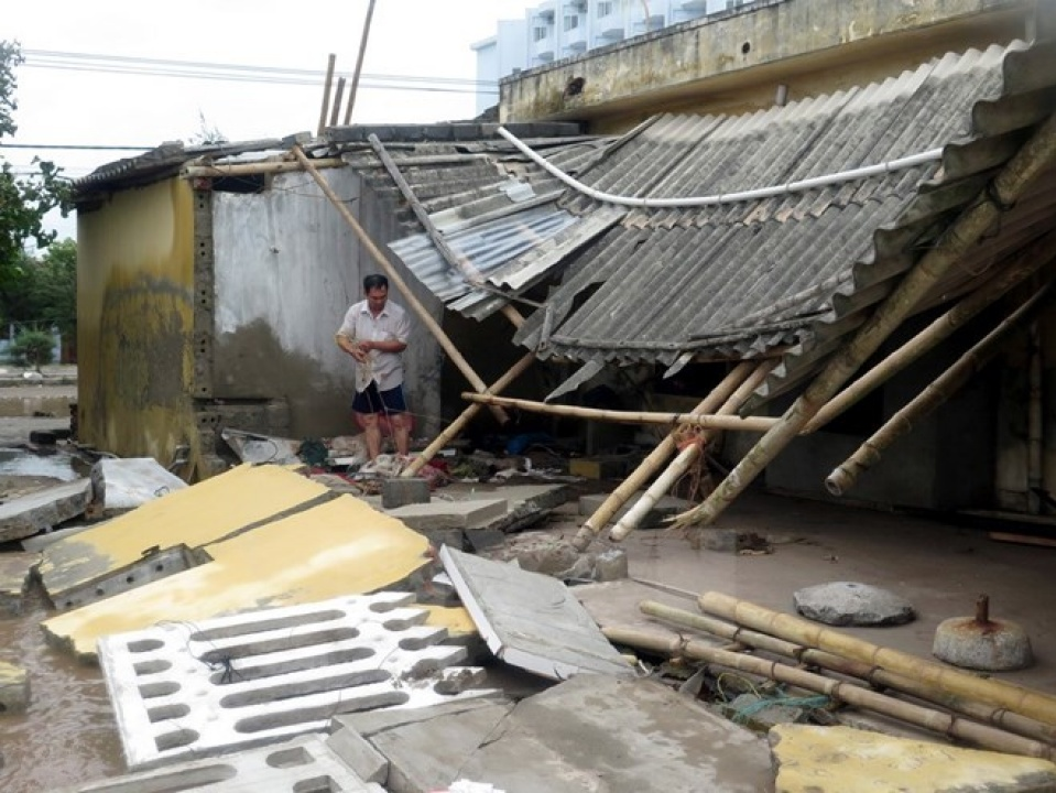 Đại sứ quán Việt Nam tại Campuchia giúp đỡ đồng bào vùng lũ