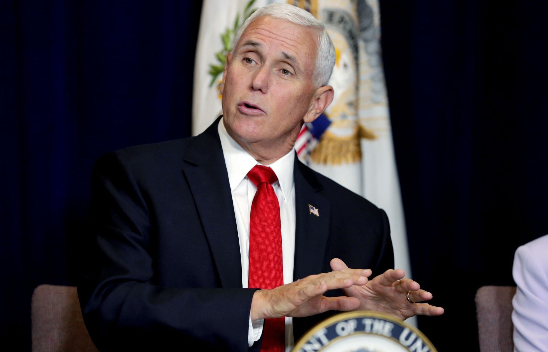 Phó Tổng thống Mike Pence lên tiếng về bê bối của ông Trump