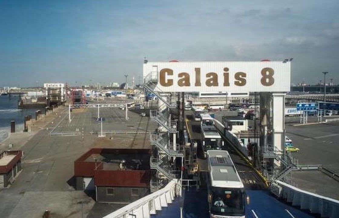 Phát hiện 8 người nhập cư trong xe lạnh ở Pháp