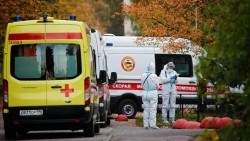 Covid-19 ở Nga: 'Bóng ma' trở lại, bệnh viện chật kín, tỷ lệ tử vong tăng