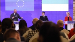 Tổng thống Ukraine biết ơn EU vì làm điều này với Nga, đổ trách nhiệm cho Mocsow về xung đột Donbass