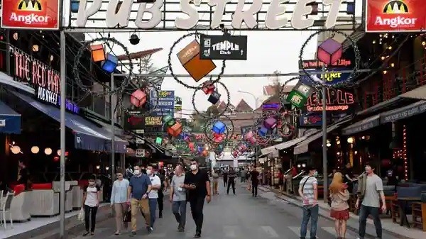 Covid-19 ở Đông Nam Á: 'Hoa tiêu' đưa Campuchia chuẩn bị mở cửa du lịch; Malaysia mạnh tay với giáo viên không tiêm chủng