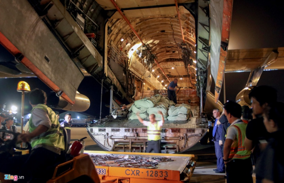 40 tấn hàng Nga hỗ trợ Việt Nam đã đến sân bay Cam Ranh