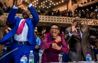 goi ve huu cua mugabe biet thu dan xe rieng va 20 nhan vien