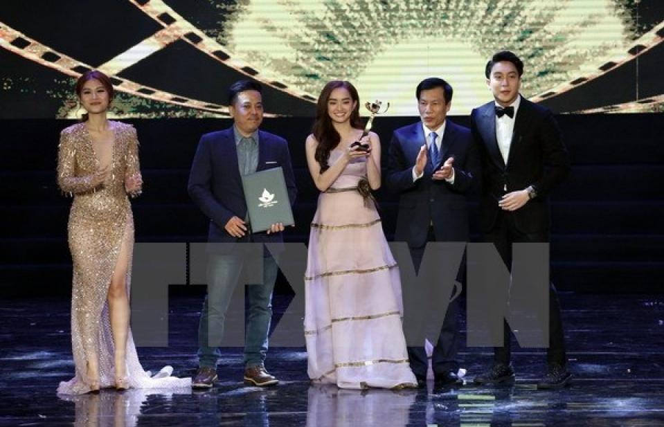 "Em chưa 18" giành giải Bông sen Vàng