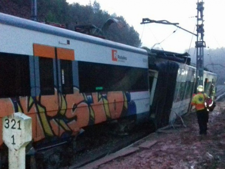 Tây Ban Nha: Tàu trật bánh, 150 hành khách mắt kẹt