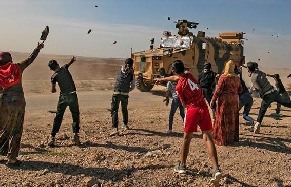 Binh sĩ Thổ Nhĩ Kỳ bắn người biểu tình Syria