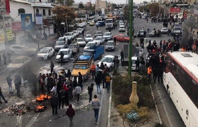 Biểu tình ở Iran: Mỹ ủng hộ, Tổng thống Rouhani không cho phép mất an ninh