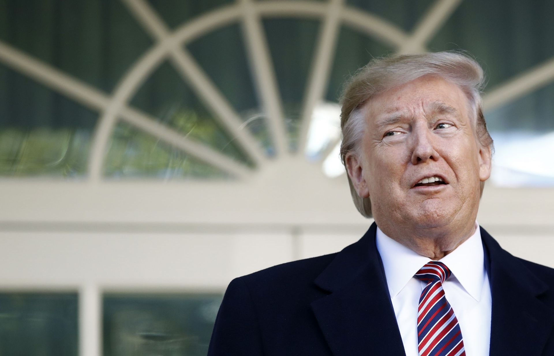 Hạ viện yêu cầu Tổng thống Trump đến dự phiên điều trần 'điều tra luận tội' chính mình