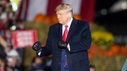 Bầu cử Mỹ 2020: Ông Trump nói về 'chiến thắng dễ dàng', đội ngũ tranh cử bị điều tra, bắt đầu có biểu tình