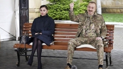 Xung đột ở Nagorno-Karabakh: Tổng thống Azerbaijan lần đầu đến thăm sau chiến sự, rộ thông tin binh sĩ Nga bị tấn công