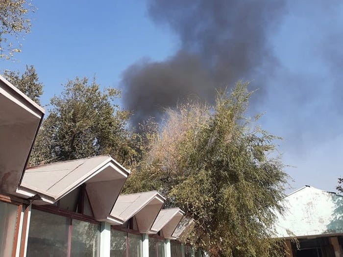 Afghanistan: Khủng bố IS thừa nhận đánh bom liều chiết bệnh viện lớn nhất ở thủ đô, thương vong lên tới 75 người. (Nguồn: Reuters) Afghanistan: Khủng bố IS thừa nhận đánh bom liều chiết bệnh viện lớn nhất ở thủ đô, thương vong lên tới 75 người. (Nguồn: Reuters)