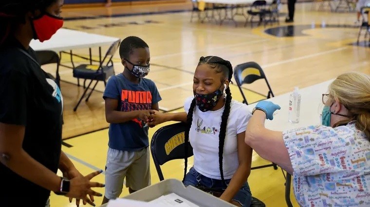 Vaccine Covid-19: Pfizer cho trẻ 5-11 tuổi qua ải lần cuối, Mỹ xác định có lợi ích vượt trội so với rủi ro