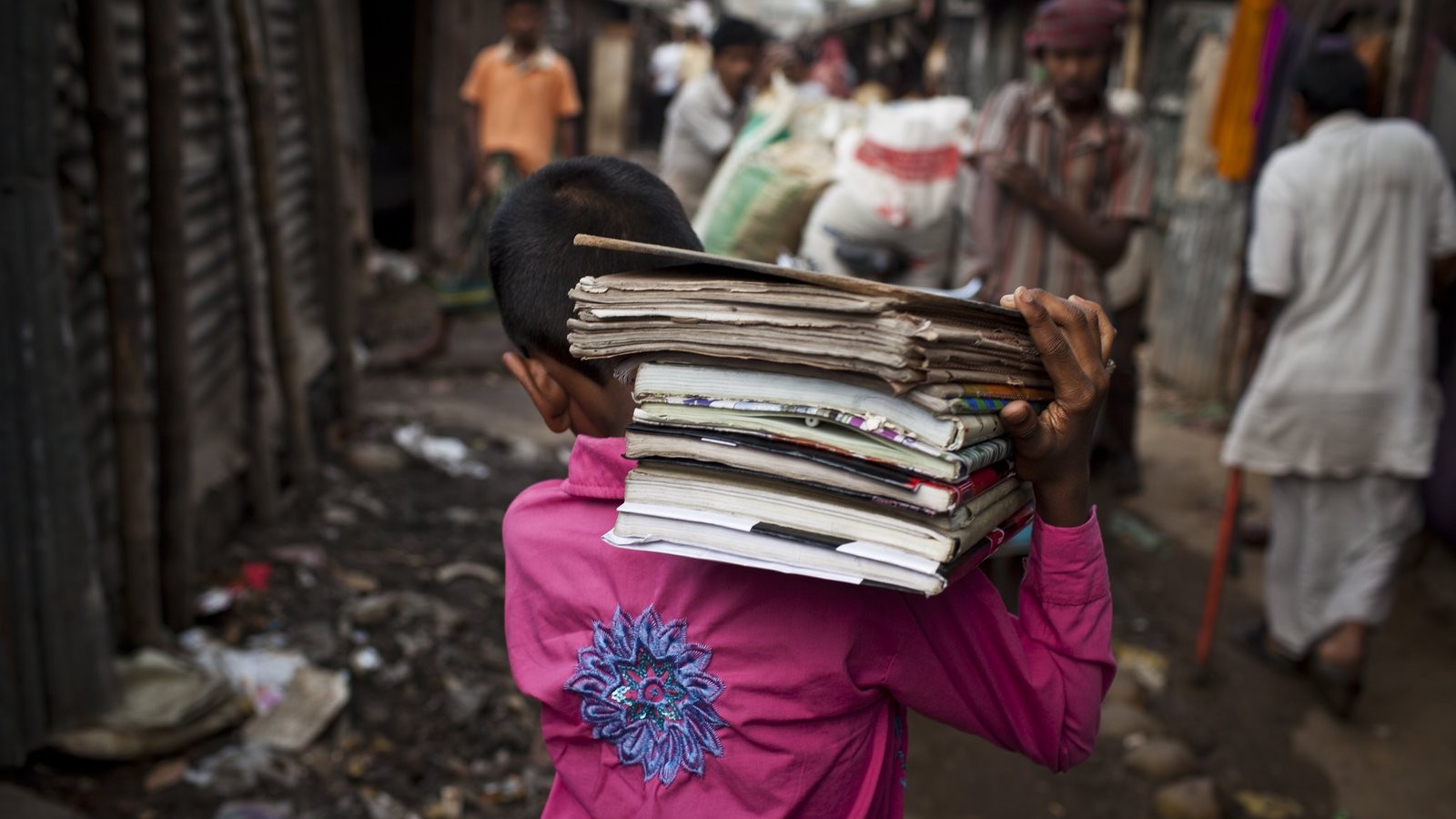 Lao động trẻ em: Sự vi phạm nghiêm trọng nhân quyền, tước đi tuổi thơ, tiềm năng và phẩm giá của trẻ em