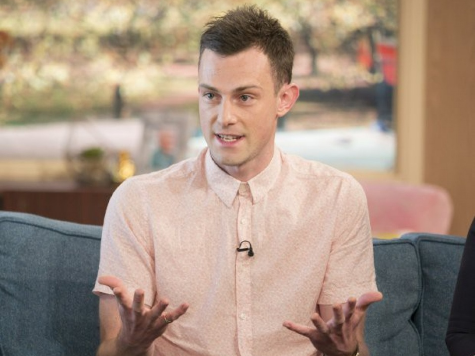 Anh: Giáo viên bị sa thải vì gọi học sinh nam chuyển giới là "cô gái"