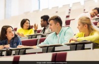 yeu cau sinh vien khong dung tieng trung quoc giang vien my mat chuc