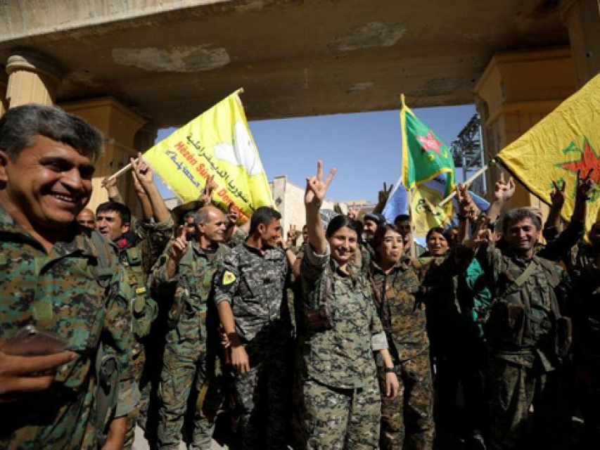 ​Syria: Lực lượng do Mỹ hậu thuẫn tấn công nơi ẩn náu của IS ở miền Đông