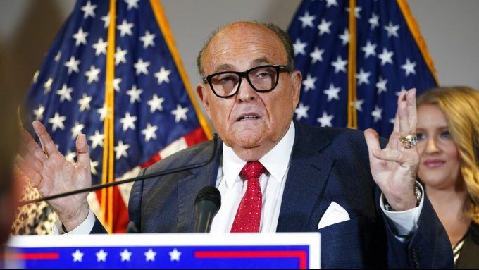 Tổng thống Trump nhận tin cực buồn, nhóm pháp lý ở các chiến dịch đối mặt nguy cơ như 'rắn mất đầu'