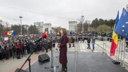 Tình hình Moldova: Căng thẳng leo thang, Tổng thống đắc cử kêu gọi biểu tình, hàng chục nghìn người chặn cửa Quốc hội