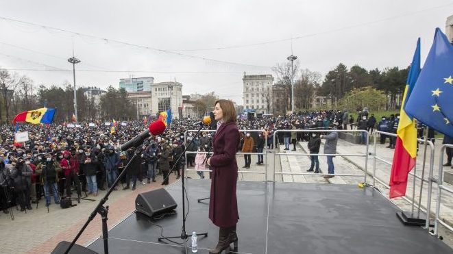 Tình hình Moldova: Căng thẳng leo thang, Tổng thống đắc cử kêu gọi biểu tình, hàng chục nghìn người chặn cửa Quốc hội