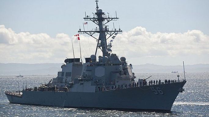 Mỹ nói gì về việc Trung Quốc tuyên bố trục xuất tàu khu trục John S. McCain ở Biển Đông?