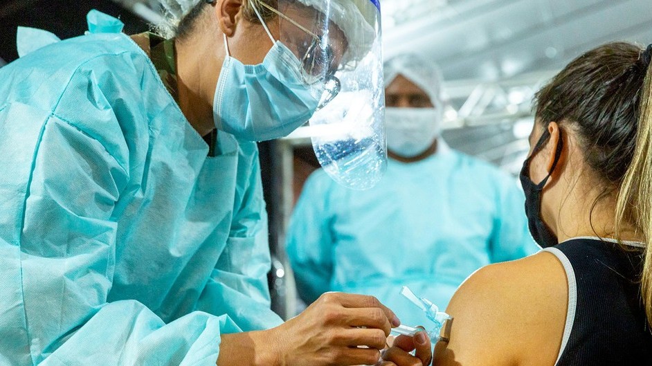 Tổng thư ký LHQ: Cách duy nhất để thế giới thoát khỏi đại dịch là tiêm chủng toàn cầu