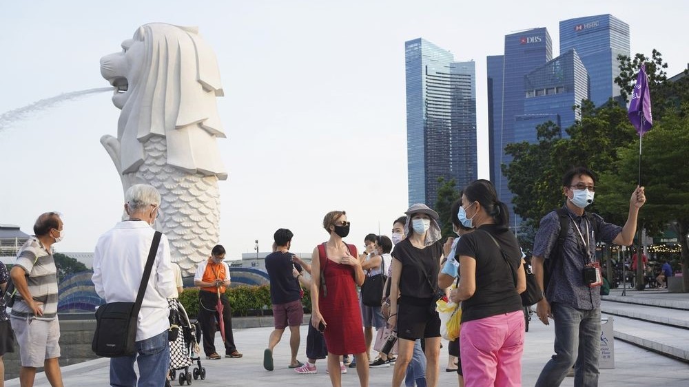 Biến thể Omicron xâm nhập quốc gia Đông Nam Á đầu tiên, thêm nhiều nước mạnh tay