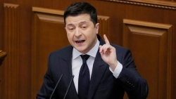 Quân đội phô diễn vũ khí Mỹ, Tổng thống Ukraine 'lên gân' với Nga