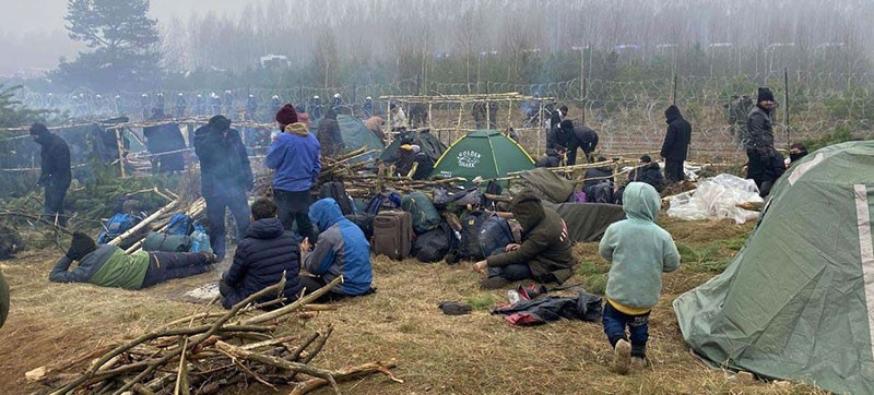 Phương Tây phải chịu trách nhiệm về khủng hoảng người di cư ở biên giới Belarus? (Nguồn: India Blooms) Phương Tây phải chịu trách nhiệm về khủng hoảng người di cư ở biên giới Belarus? (Nguồn: India Blooms)