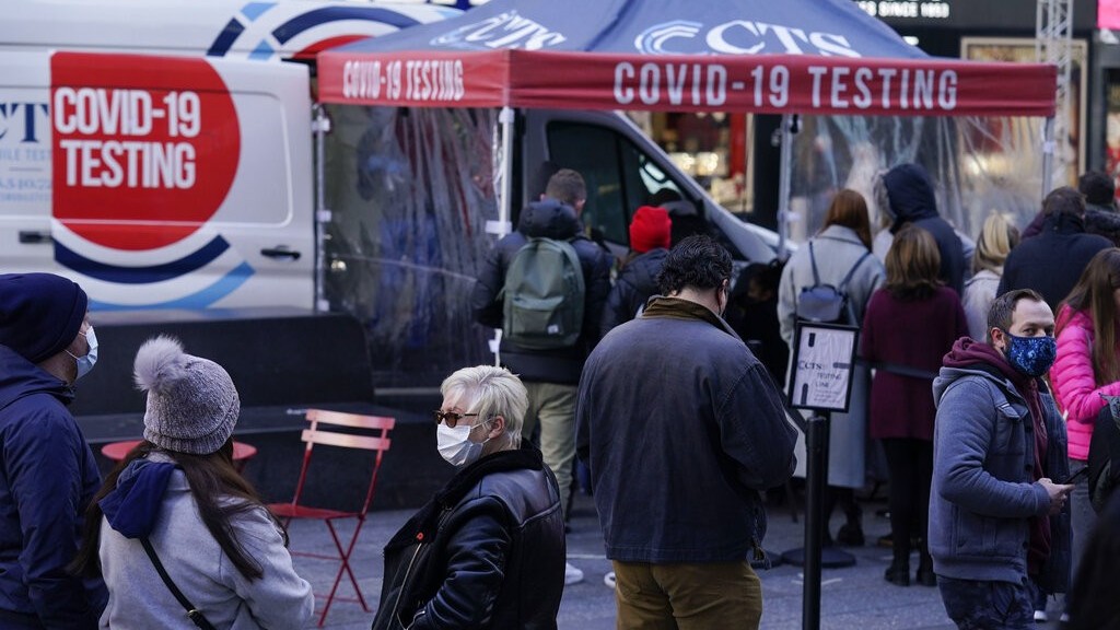 Covid-19: Cảnh báo làn sóng khủng khiếp ở Mỹ, Cuba sắp ra mắt vaccine xịt