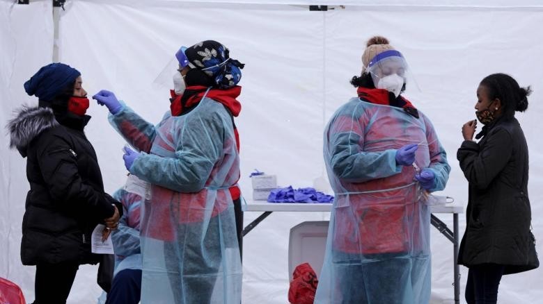 Covid-19: Mỹ giảm thời gian cách ly ca không triệu chứng; cảnh báo nguy cơ Italy tê liệt; Anh-Pháp 'đặt cược'