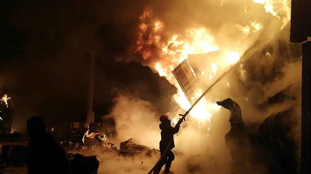 Israel nã tên lửa dồn dập vào Syria, cảng Latakia chìm trong biển lửa