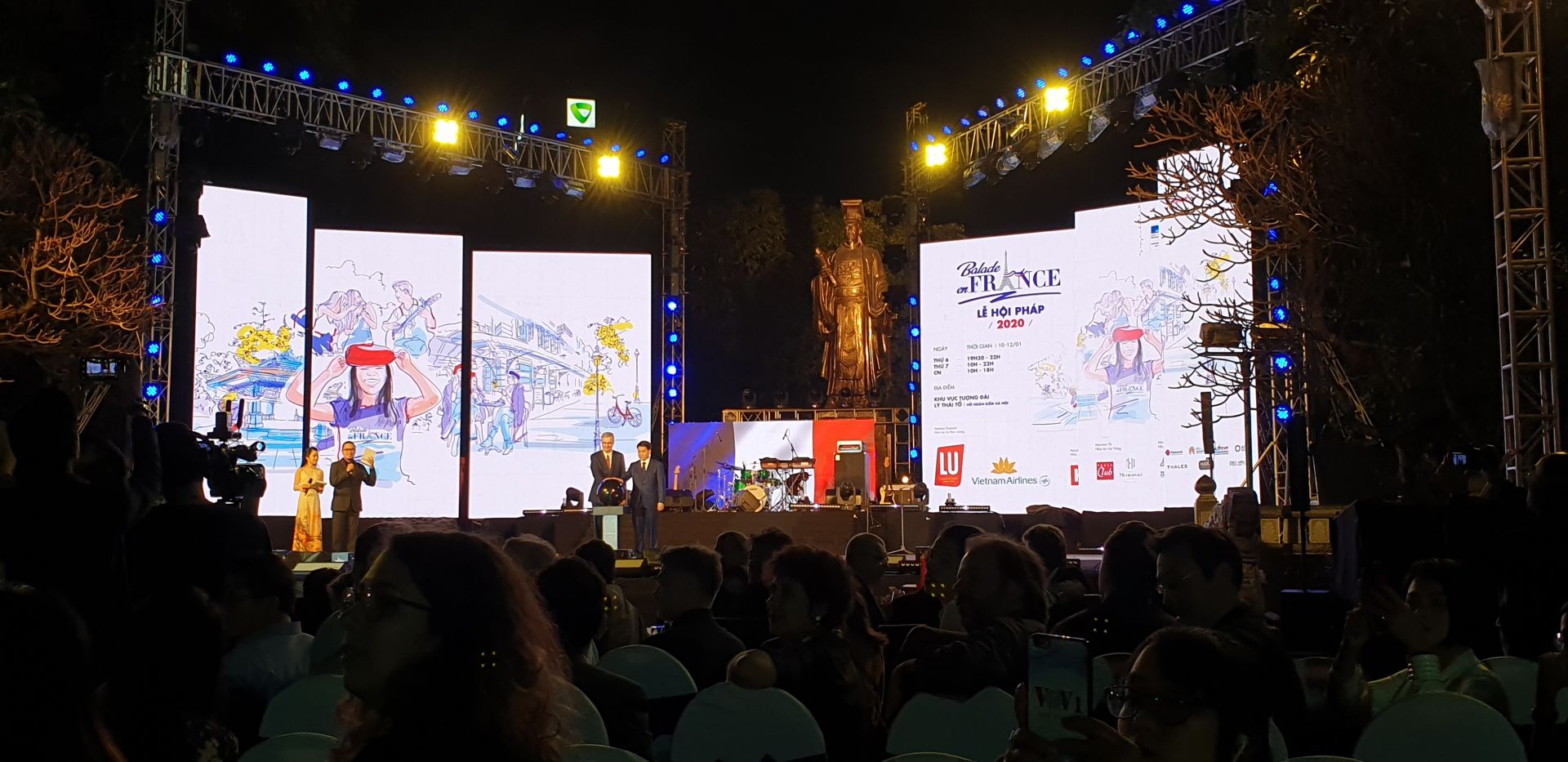 le hoi am thuc phap dao quanh nuoc phap ngay giua trai tim ha noi