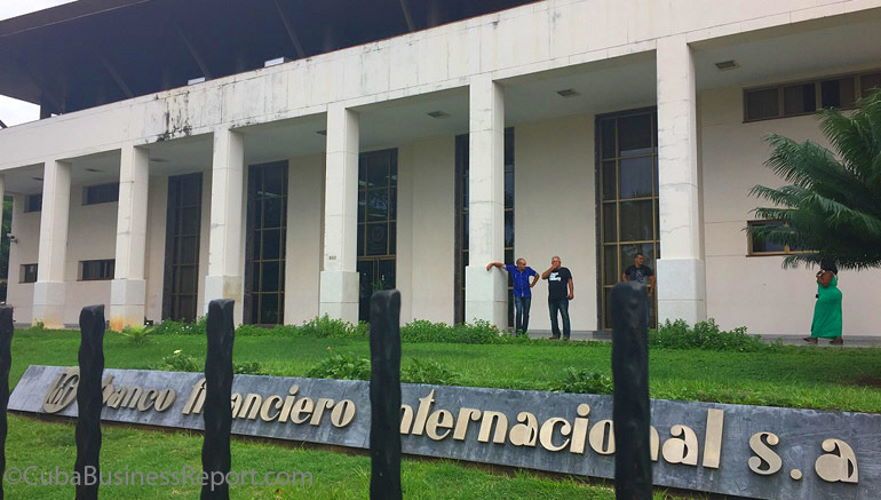 Ngoại trưởng Mỹ Mike Pompeo tuyên bố nước này đã liệt Ngân hàng Banco Financiero Internacional của Cuba vào danh sách các thực thể bị trừng phạt, Ngoại trưởng Mỹ Mike Pompeo tuyên bố nước này đã liệt Ngân hàng Banco Financiero Internacional của Cuba vào danh sách các thực thể bị trừng phạt,