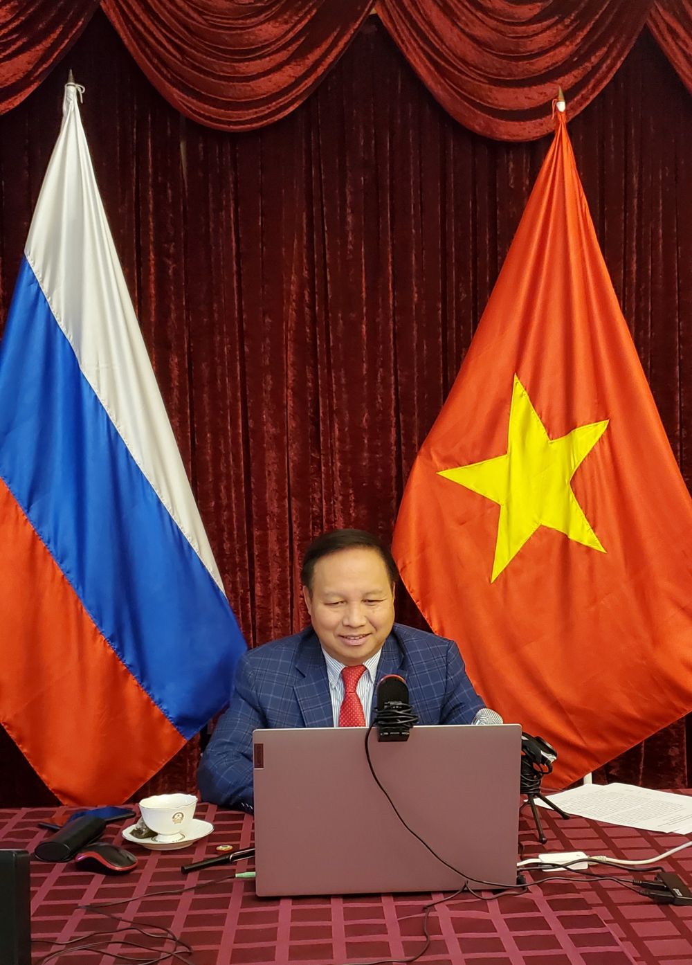 Đại sứ Việt Nam tại LB Nga Ngô Đức Mạnh phát biểu tại Hội thảo khoa học quốc tế trực tuyến “Vai trò thay đổi của Việt Nam trong thế giới đương đại: hướng tới Đại hội Đảng Cộng sản Việt Nam lần thứ XIII”. Đại sứ Việt Nam tại LB Nga Ngô Đức Mạnh phát biểu tại Hội thảo khoa học quốc tế trực tuyến “Vai trò thay đổi của Việt Nam trong thế giới đương đại: hướng tới Đại hội Đảng Cộng sản Việt Nam lần thứ XIII”.