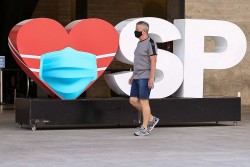 Covid-19: Brazil hủy lễ hội carnival ở Rio de Janeiro, giải Grammy có thể bị hoãn