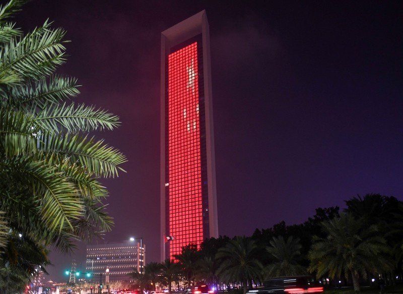 bieu tuong nha giau o dubai co vu trung quoc giua dai dich virus corona