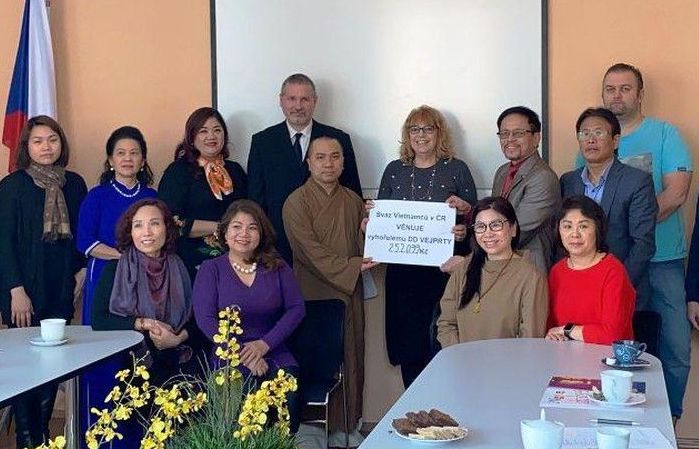 Tấm lòng hảo tâm của người Việt tại Czech đối với nạn nhân hỏa hoạn ở Vejprty